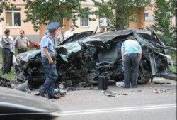 吃瓜自己被车撞,生活轨迹瞬间改变