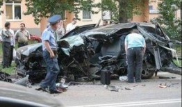 吃瓜自己被车撞,生活轨迹瞬间改变