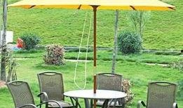 公园椅子户外吃瓜,户外吃瓜的惬意生活