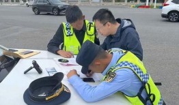 吃瓜自己被车撞,生活轨迹瞬间改变