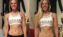 健身女孩吃瓜,吃瓜养生两不误