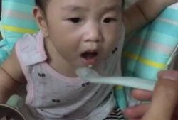 小朋友吃小瓜视频,小朋友欢乐吃小瓜瞬间