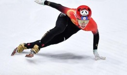 中国速滑教练吃瓜,揭秘赛场背后的故事